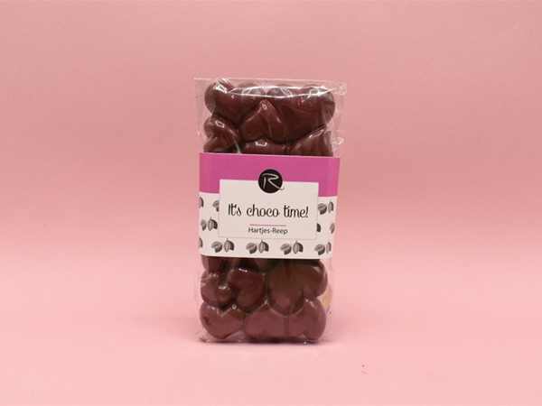 Reep van romige chocolade hartjesvorm